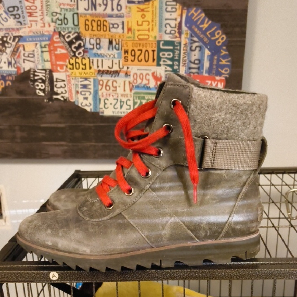 Sorel Kids Boots with Red Laces and Gray Exterior